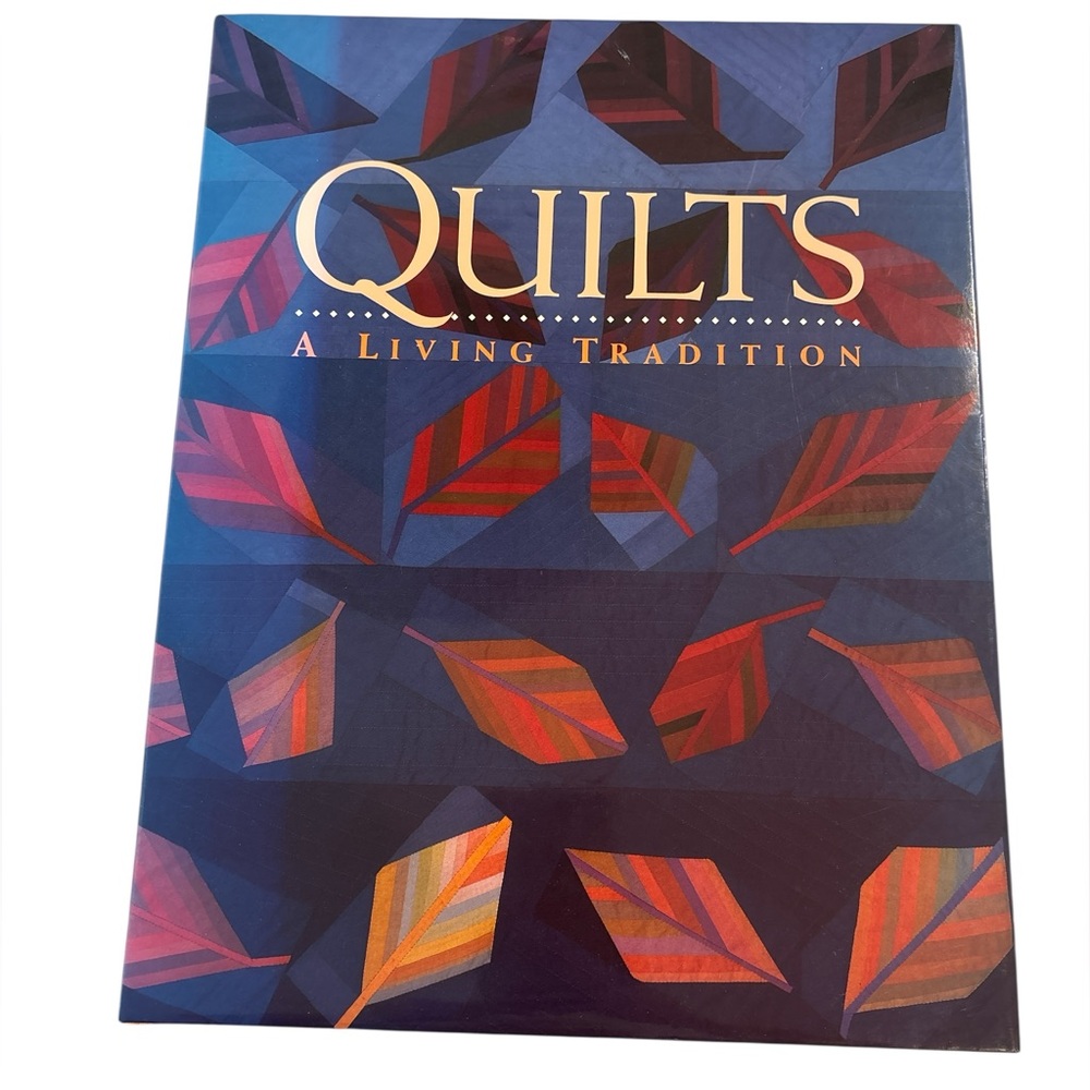 QUILTS: A LIVING TRADITION BY ROBERT SHAW PHOTOGRAPH COFFEE TABLE HARDCOVER BOOK